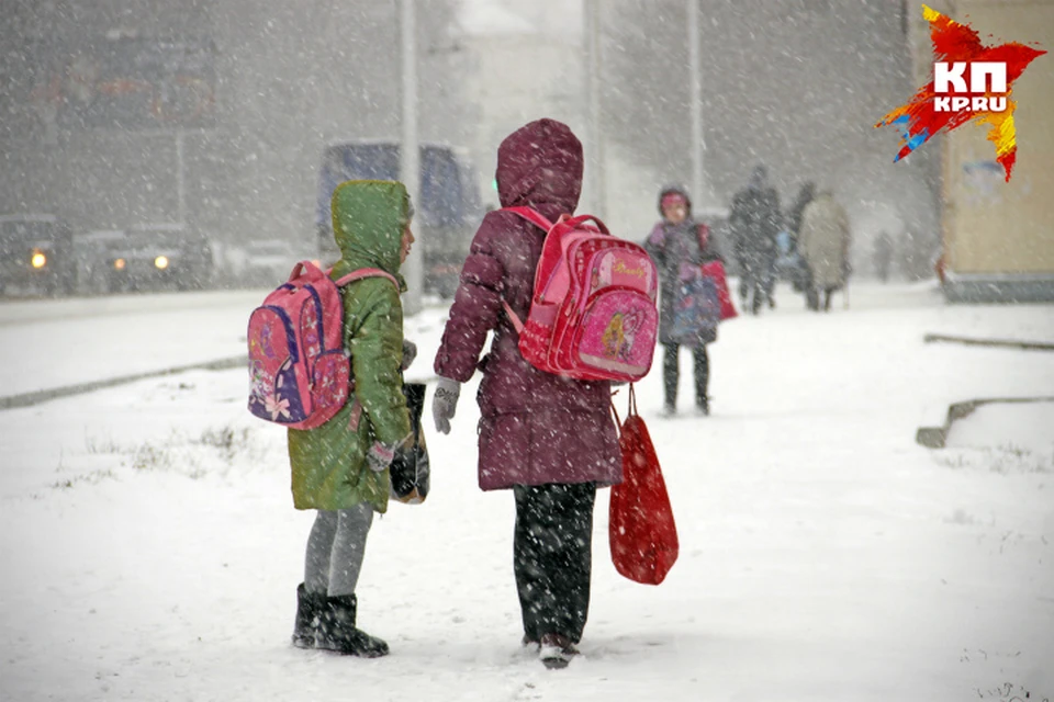 Дети шесть дней в неделю ходят в школу и в мороз, и в метель