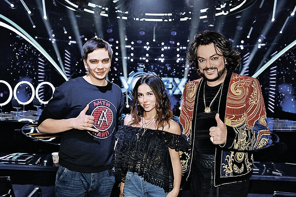 К «Успеху» конкурсантов вели Гнойный, Нюша и Филипп Киркоров. Фото: канал СТС