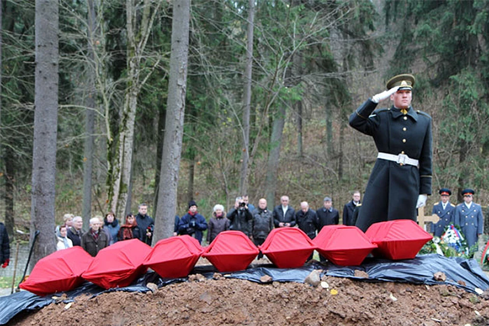 Захоронение останков советских солдат в Литве, весна 2014 года. ФОТО okop.lt/ria/
