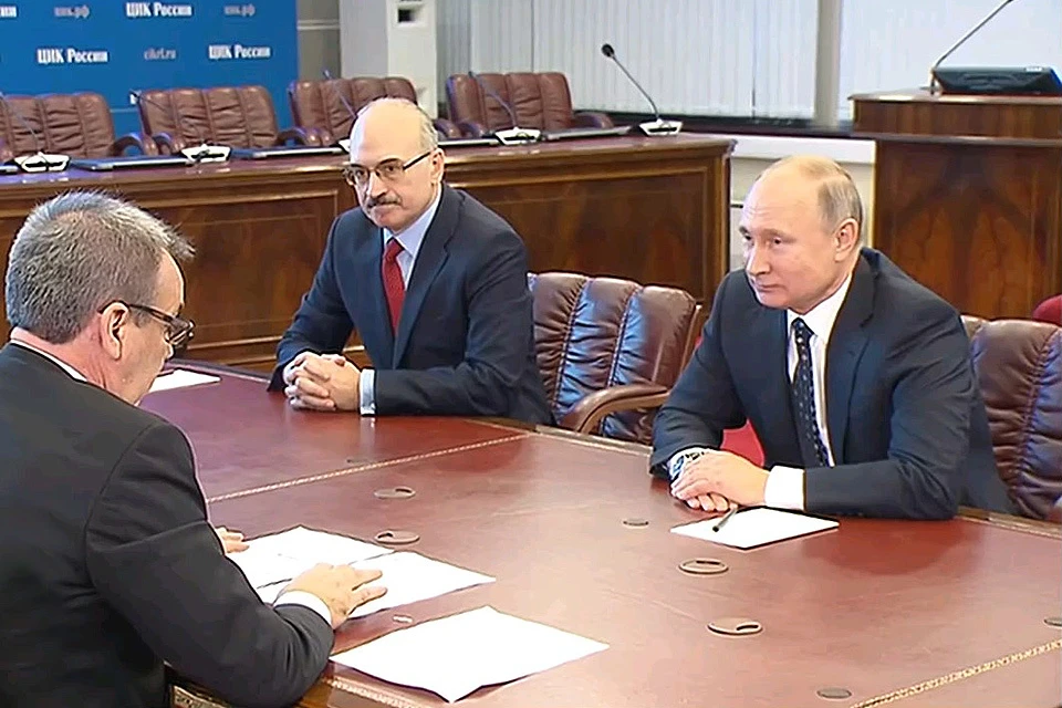 Владимир Путин подал документы для регистрации в качестве кандидата в президенты.