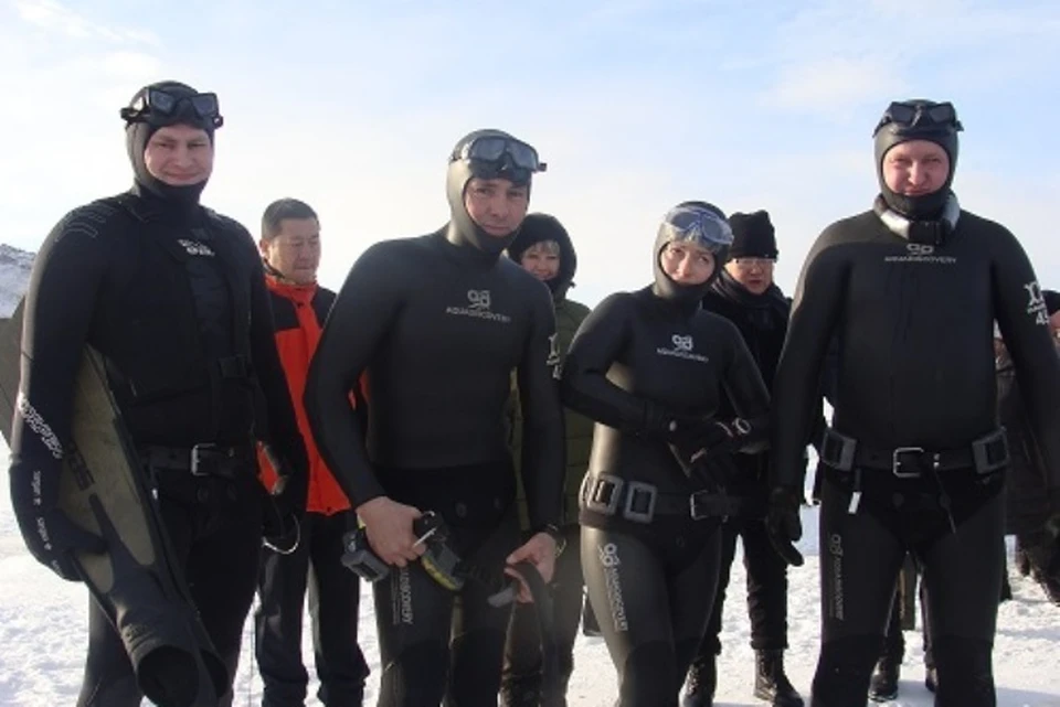 Недалеко от Сахюрты провели открытый фестиваль по зимнему плаванию "Рождество на Байкале 2018". Фото: с сайта Федерации подводной охоты Иркутской области