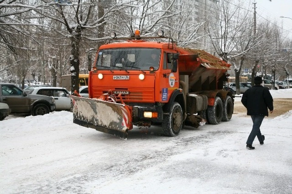 Улицы города будут чистить от снега и льда около 90 спецмашин. Фото: администрации Волгограда