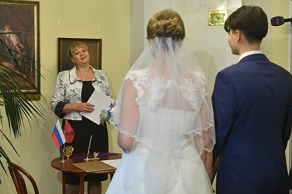 В Москве в День всех влюбленных, 14 февраля, собираются пожениться 130 пар
