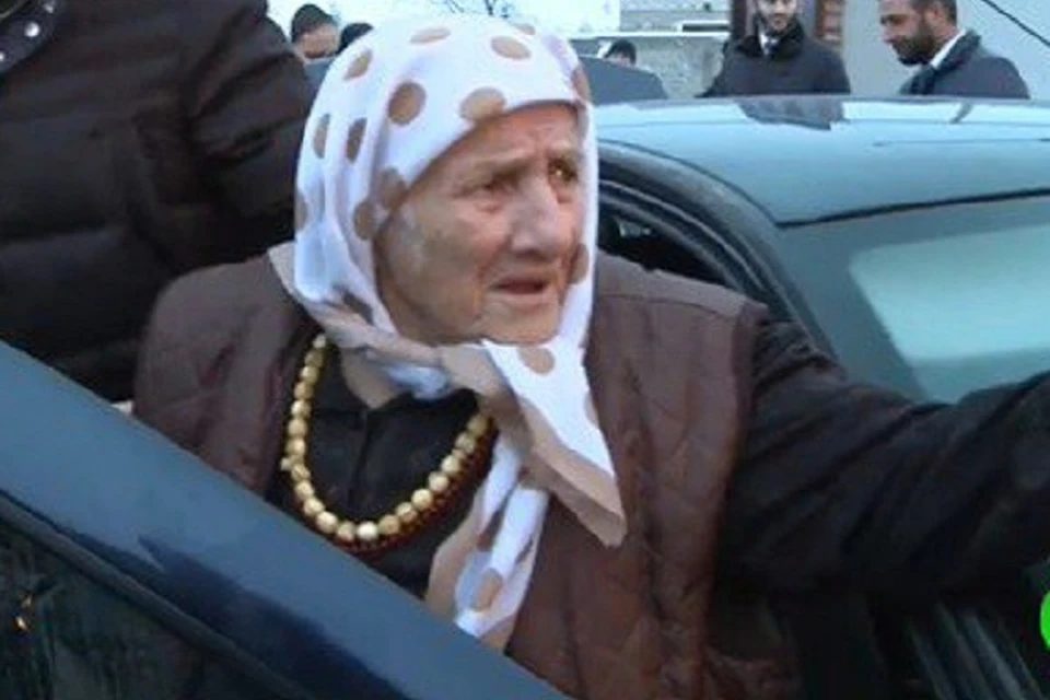 Долгожительница обрела новый дом и семью. Фото: скриншот видео с официального аккаунта Рамзана Кадырова в Mylistory