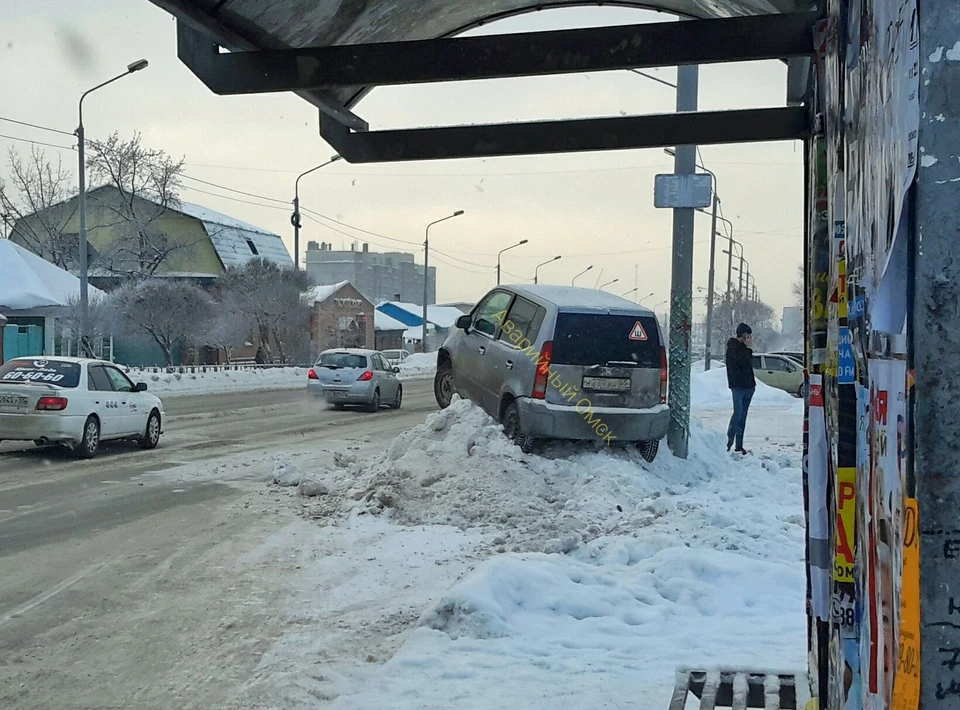 Фото: паблик "Аварийный Омск" / vk.com/aomsk