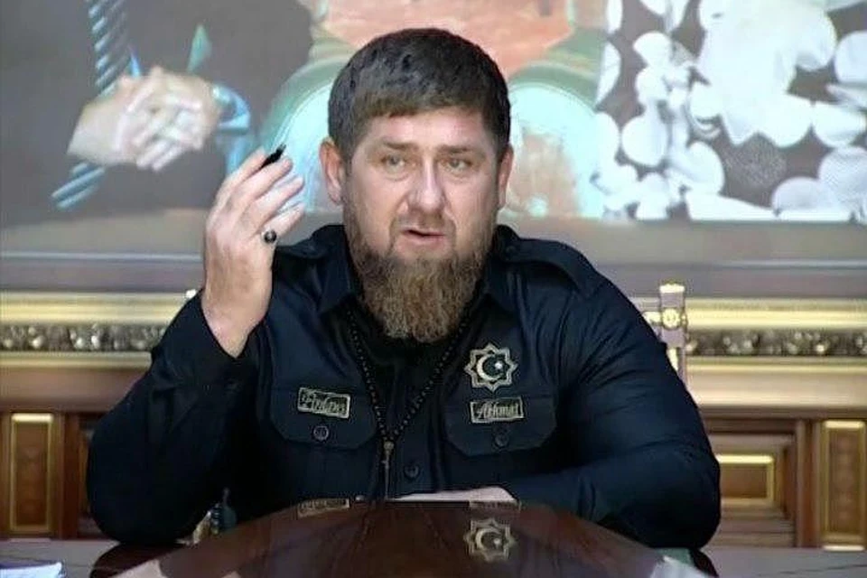 Рамзан Кадыров вручил байкеру высочайший орден Чечни. Фото: с официальной страницы главы Чечни в соцсетях