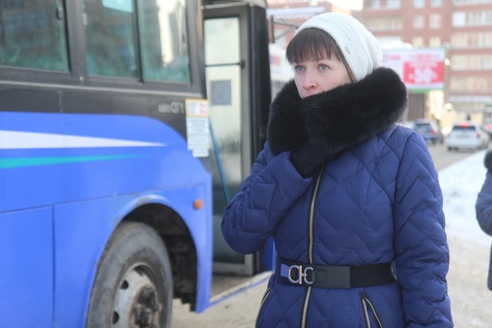 Иркутянка Надежда Шилова едет домой на такси, когда опаздывает на последнюю маршрутку до "Современника" в 18.30