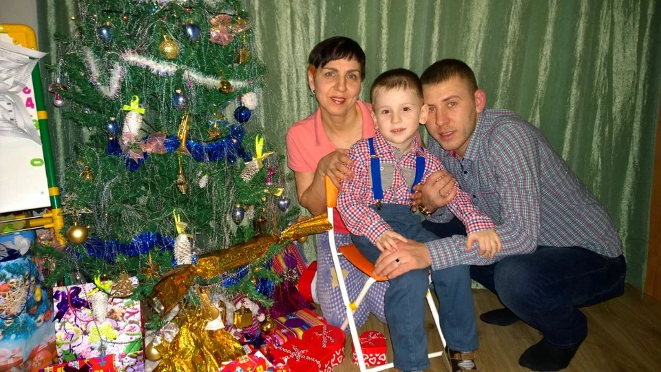 В четыре года Богдан Косынкин не может самостоятельно ходить, но шансы исправить ситуацию есть