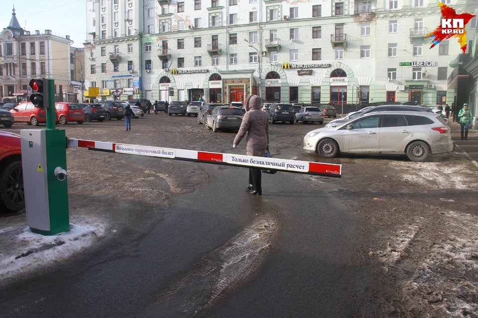 Платная парковка заработала в центре Нижнего Новгороде.