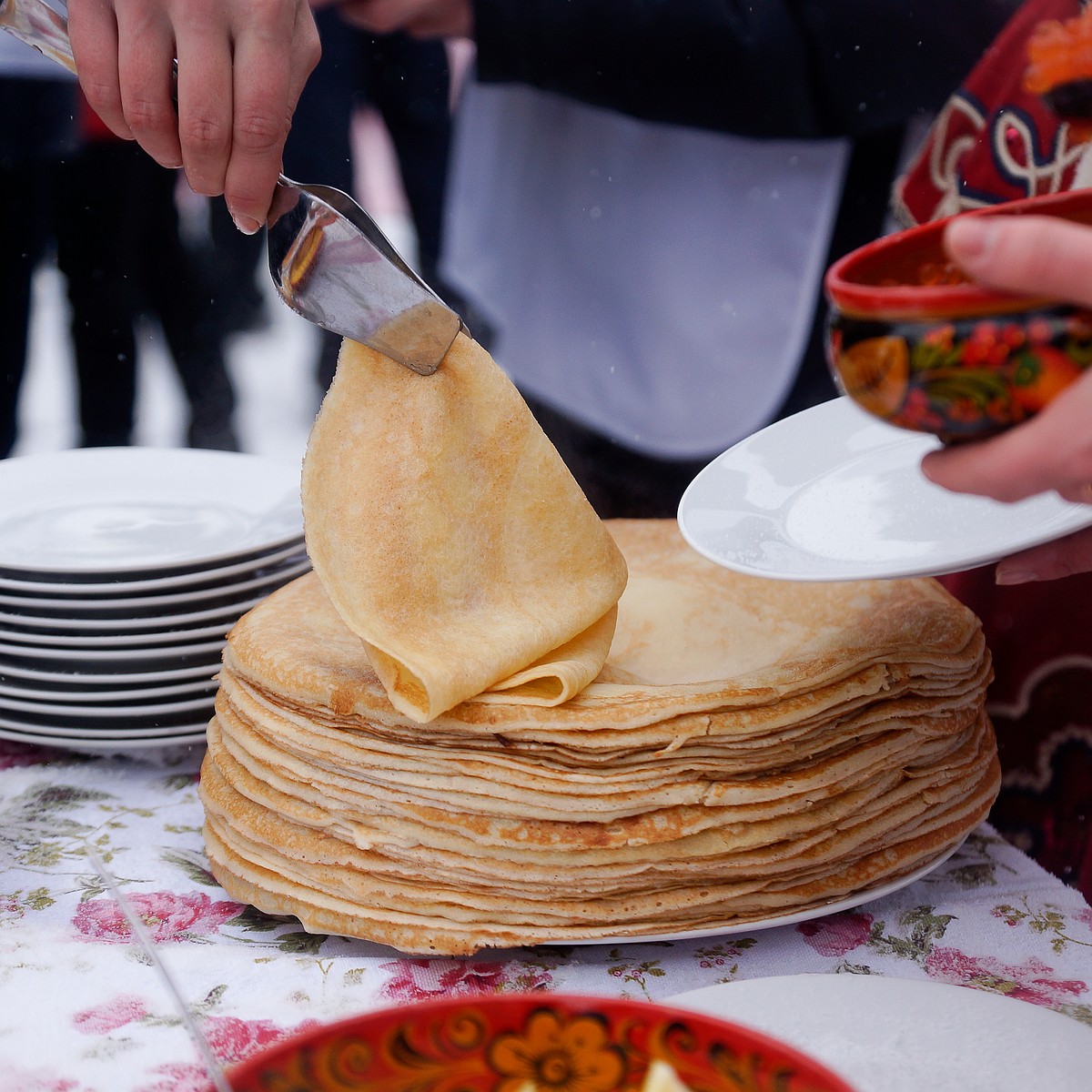 Уральцы предпочитают пышные блинчики на молоке с творогом, мясом и сыром -  KP.RU