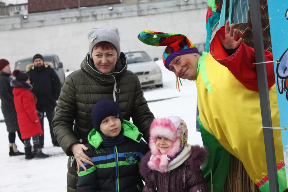 «Первый блин комам, блин второй - знакомым, третий блин - дальней родне, а четвертый - мне».