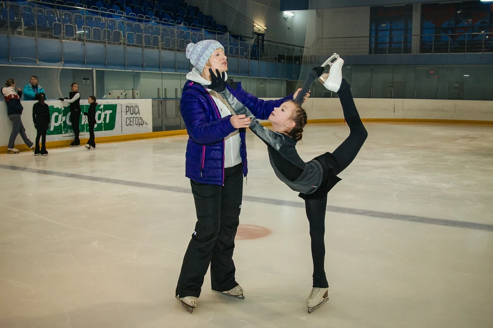 На фото тренер с Сабиной Загитовой, младшей сестрой Алины. Фото: Сергей Грачев