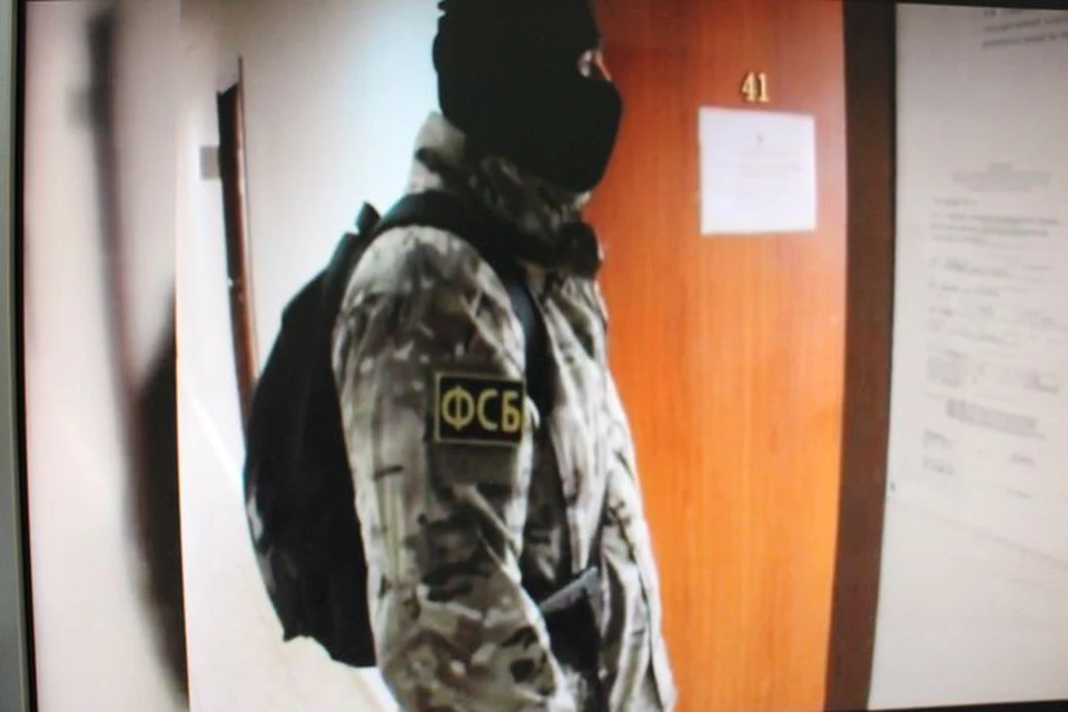 Сотрудники ФСБ провели обыск. Фото: кадр видео