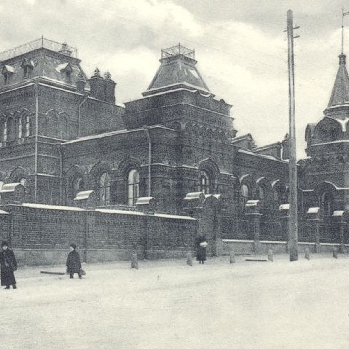 До того, как стать отелем: в годы Великой Отечественной вся страна сверяла  время по часам, работавшим в подвале усадьбы Железнова - KP.RU