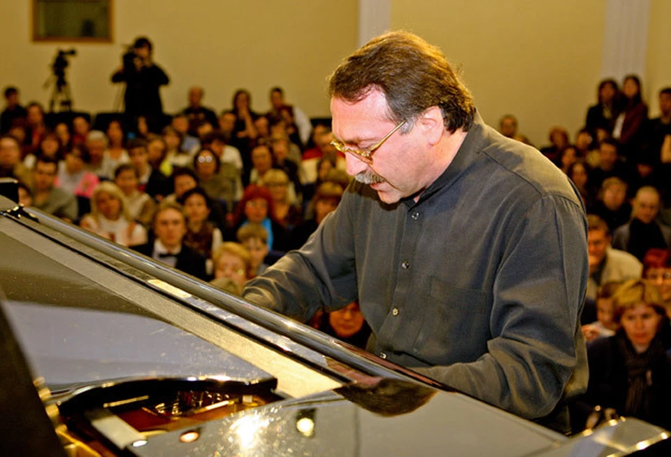 Пианист-виртуоз Даниил Крамер выступит в Вятской филармонии на "Вечере джаза". Фото: kramerdaniel.com