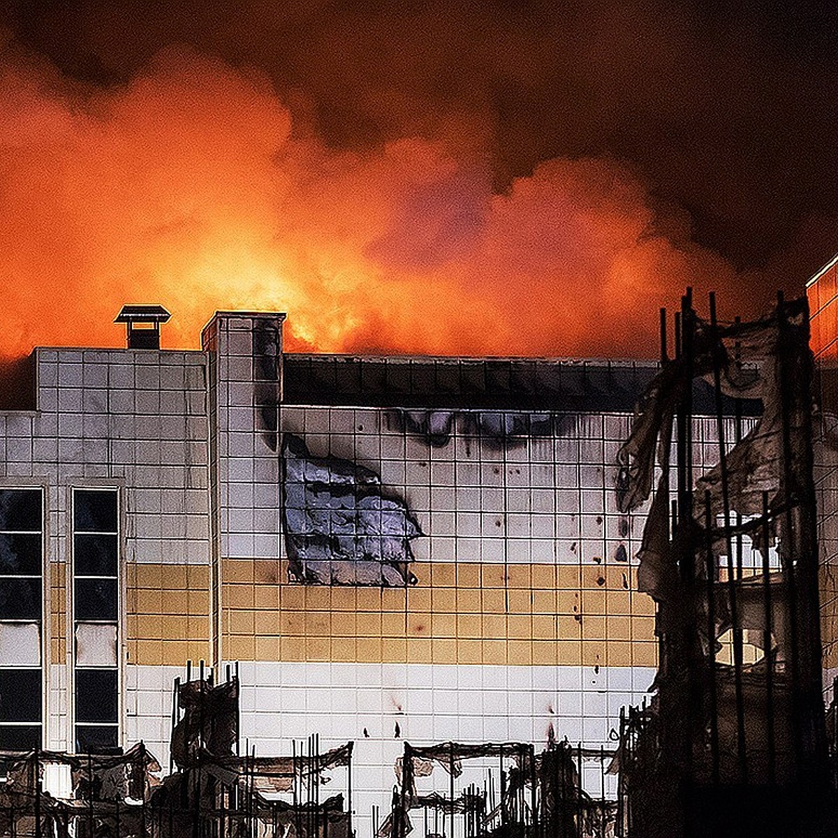 Новосибирский инженер о трагедии в торговом центре «Зимняя вишня»: Судя по  видео, загорелся дешевый утеплитель - KP.RU