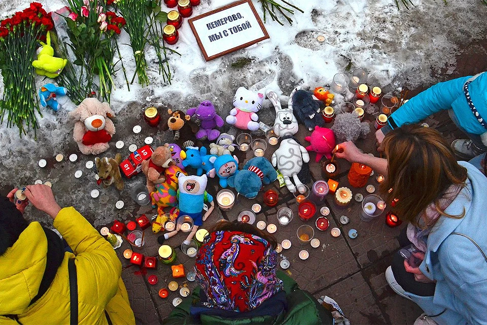 Акция памяти жертв кемеровской трагедии в Новосибирске.