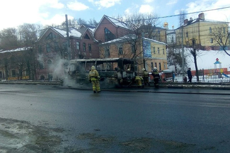 «Выгорела дотла за три минуты»: маршрутка загорелась на Зеленском съезде в Нижнем Новгороде