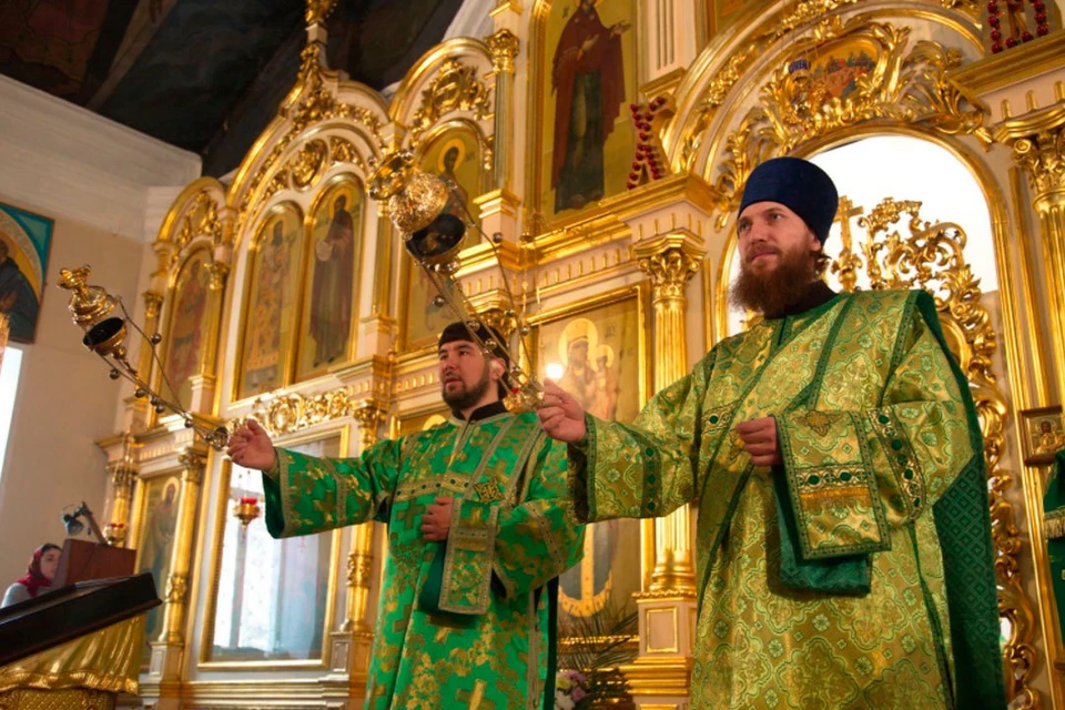 В праздник Входа Господня в Иерусалим митрополит Сергий совершил Литургию в Никольском храме Барнаула.