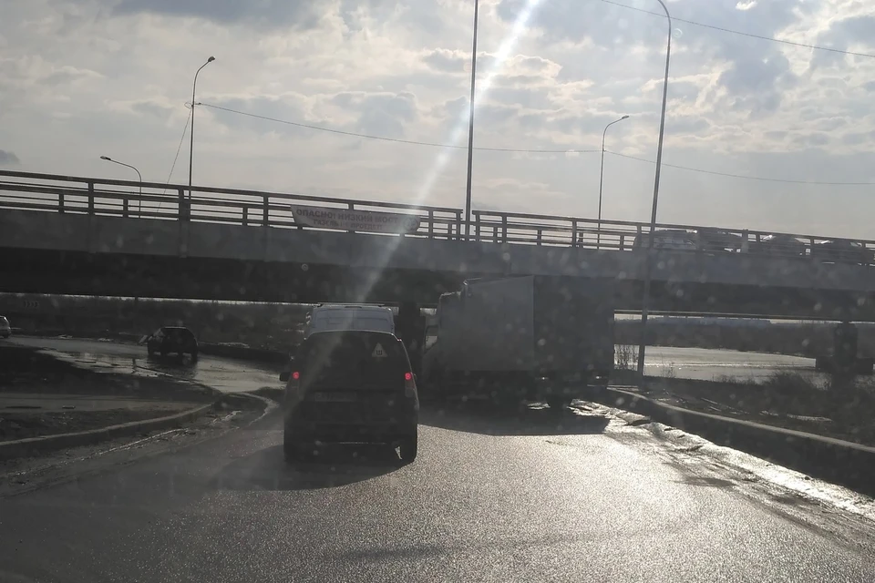 145-ого водителя остановил «Мост глупости». Фото: «ДТП и ЧП | Санкт-Петербург».