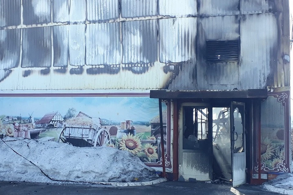 Работников сгоревшего в Тюмени магазина Rich Family отправили в оплачиваемый отпуск