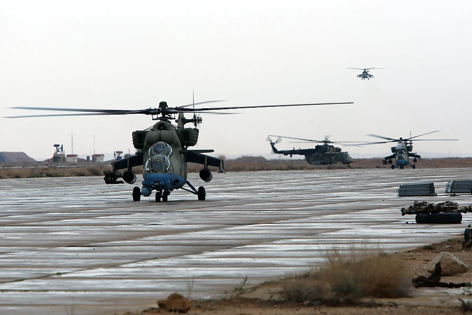 Российские вертолеты, принимавшие участие в операции по освобождению Пальмиры, на авиабазе "Т4", февраль 2016 года.