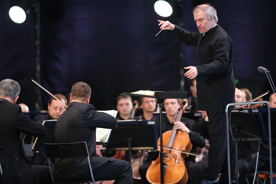 Программа благотворительного вечера включает концерт с участием Миры Евтич и симфонического оркестра Мариинского театра под управлением Валерия Гергиева.