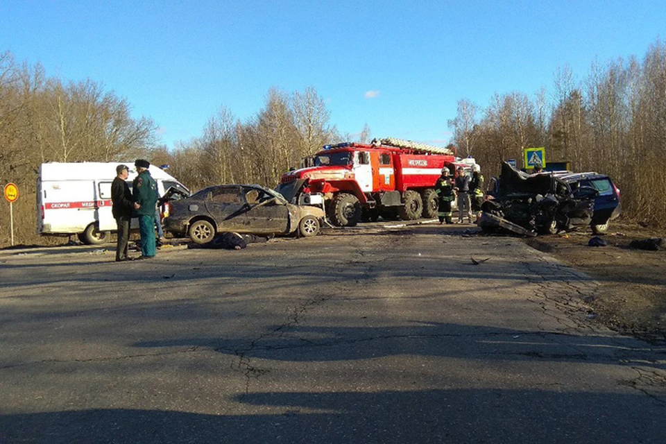 Три человека погибли и трое ранены в жутком лобовом ДТП в Нижегородской области