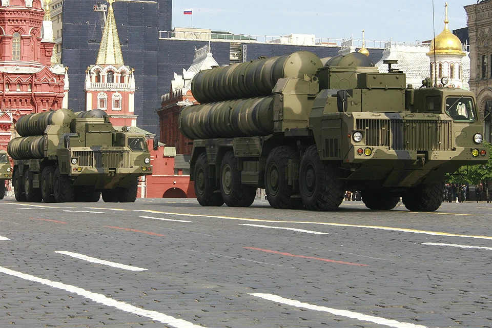 Комлпексы С-300 "Фаворит" на Красной площади.