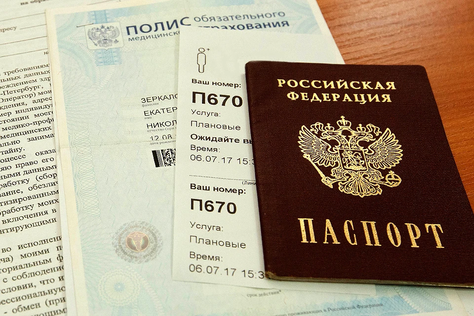 Сейчас у граждан России есть много документов - паспорт, СНИЛС, водительское удостоверение и т.д. Сквозной идентификатор технически «свяжет» всю эту информацию воедино.