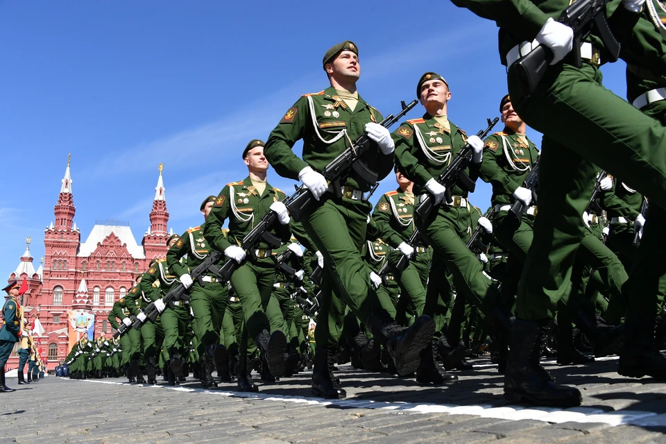 В параде приняло участие более 13 тысяч военнослужащих