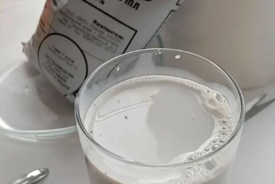 Соцсети облетело видео с «грязным» хабаровским молоком