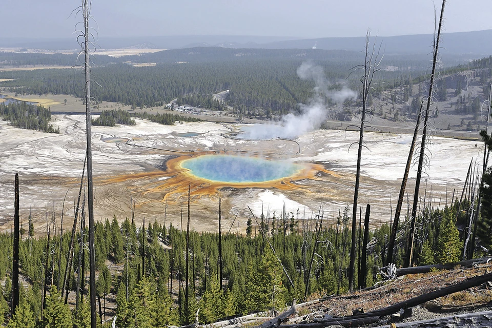 Расположенный в Йеллоустонской кальдере геотермальный источник - самый большой в США. Его температура - 70 градусов, производительность - 2000 литров кипятка в минуту.