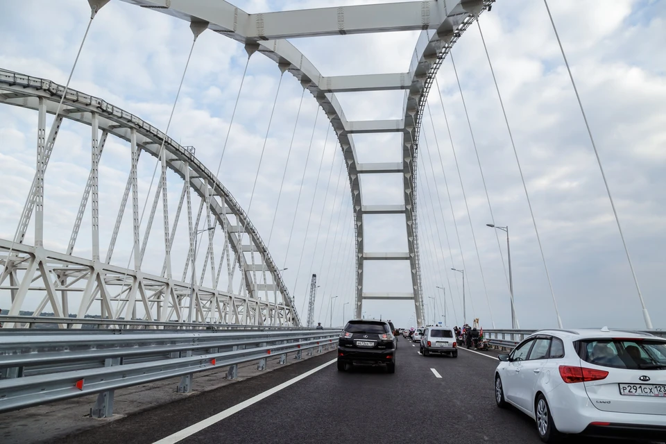 С началом движения по Крымскому мосту автотранспортный поток между Кубанью и Крымом увеличится на 35-40 процентов.