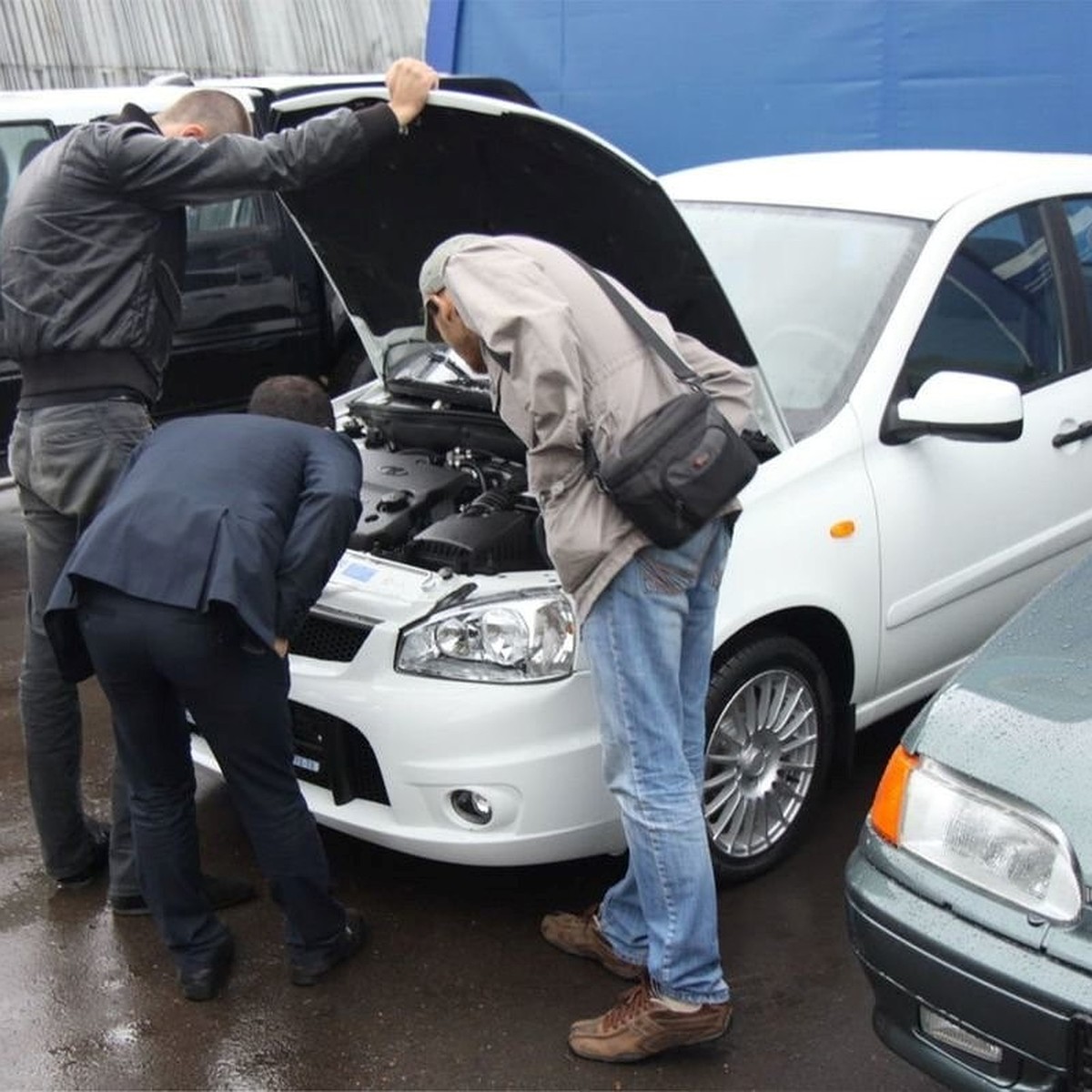 «Убит», покрашен, торга нет. Где найти достойный автомобиль с пробегом? -  KP.RU