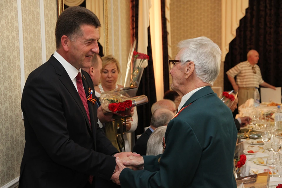 Встреча с ветеранами - большая радость и честь. Фото: пресс-служба Брянского городского Совета народных депутатов.