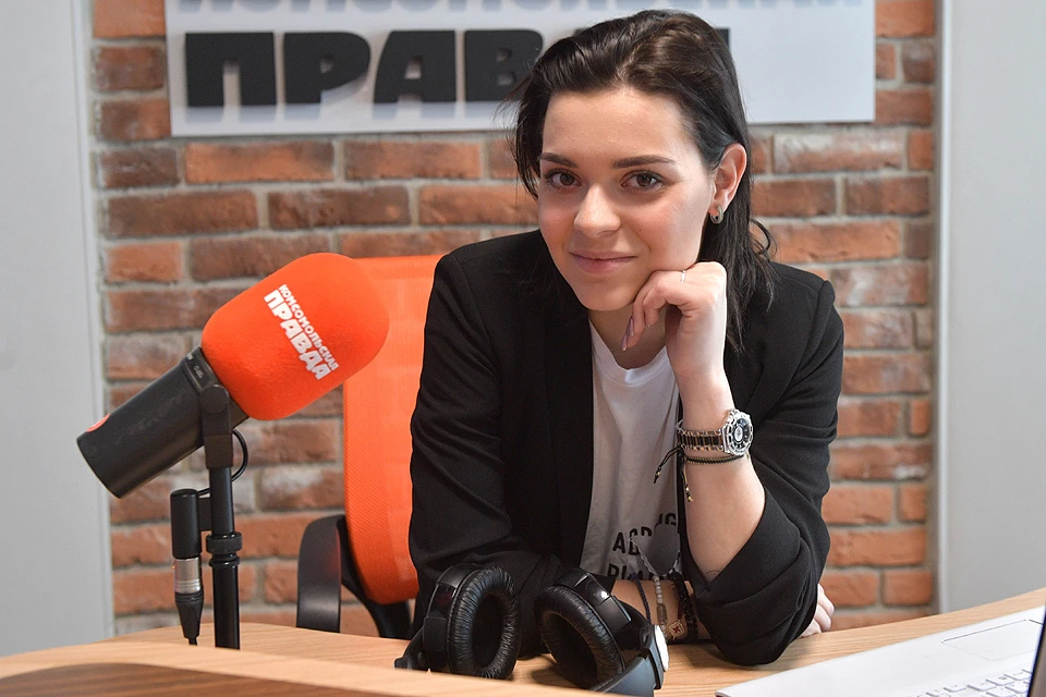 Аделина Сотникова в студии радио "Комсомольская правда".