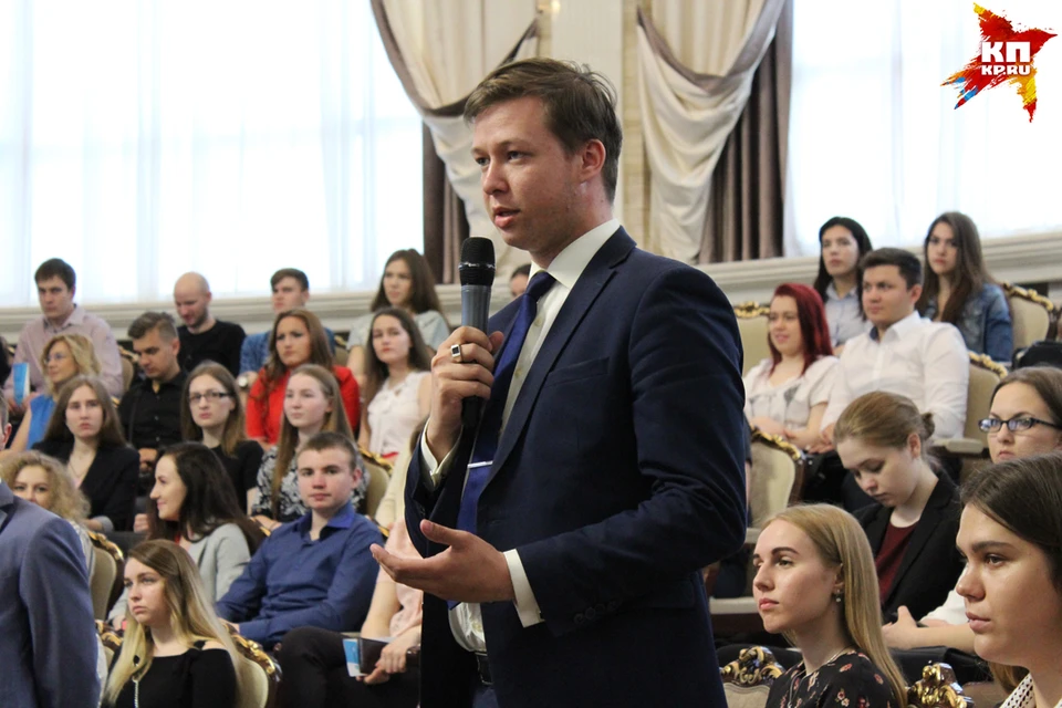 Андрей Пантюхин интересуется, есть ли возможность найти достойное место для выпускника с международным образованием в родном регионе.