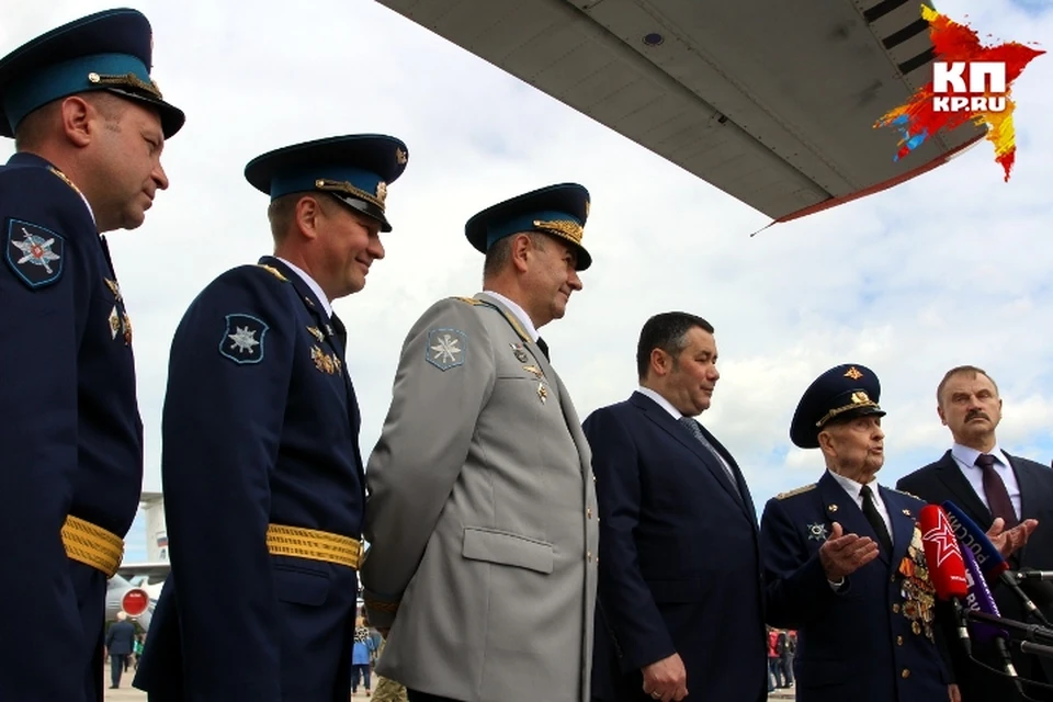 Губернатор Игорь Руденя (четвертый слева) отметил, что праздник надо сделать ежегодным