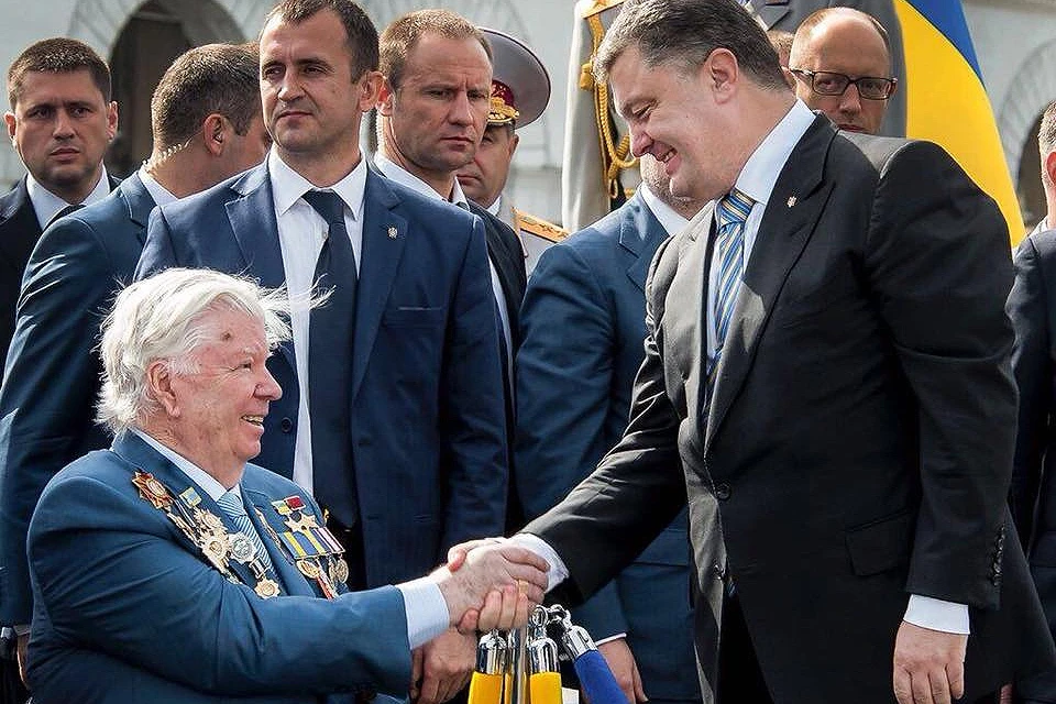 Петр Порошенко с отцом Алексеем. ФОТО Фейсбук президента Украины