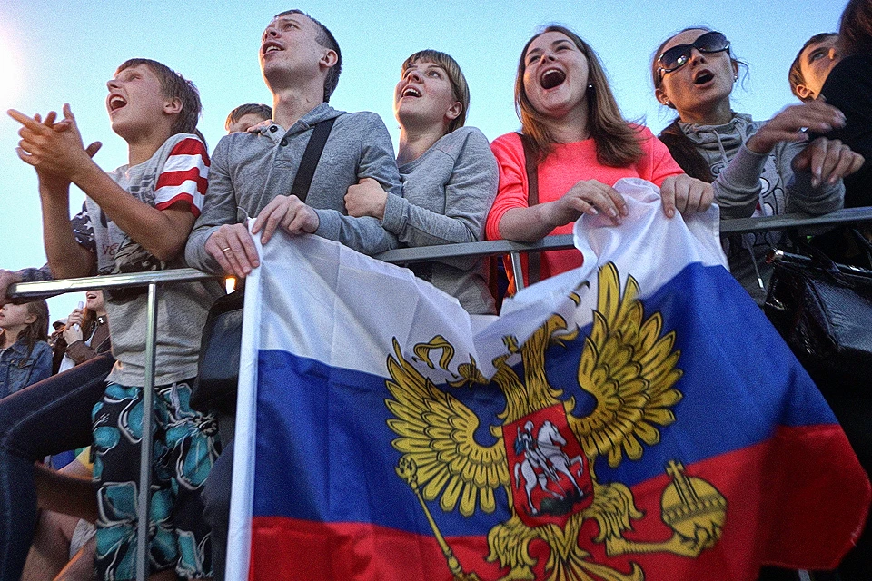 В первый день Чемпионата мира Россия будет болеть за своих футболистов.
