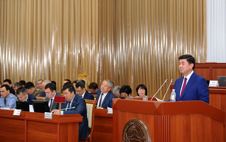 Депутаты спасли от отставки Мухаммедкалыя Абылгазиева и признали работу правительства удовлетворительной.