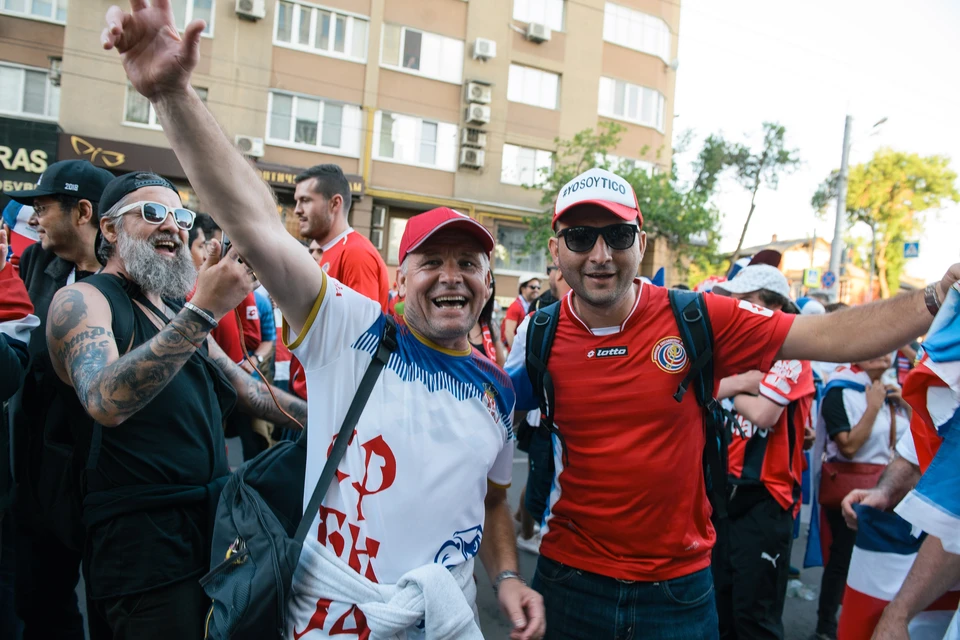 Костариканские и сербские болельщики настроены друг к другу позитивно!