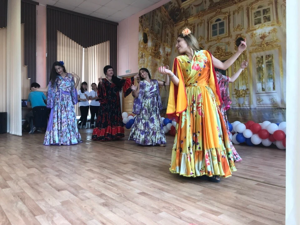 Цыганочка и нанайские песни: Как в Хабаровске прошел юбилейный фестиваль «Дружбы народов»