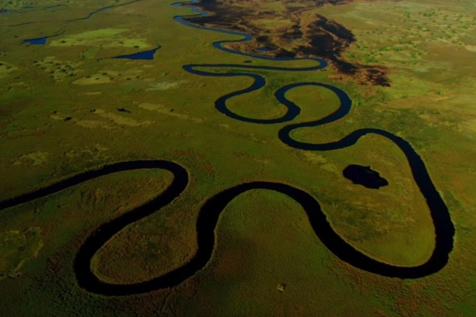 Земные реки тянутся более, чем на 2 миллиона километров.