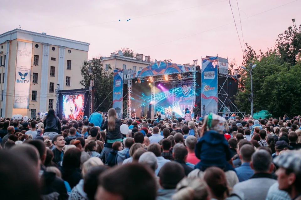Площадка для болельщиков появится на Театральной площади. Фото: admkirov.ru
