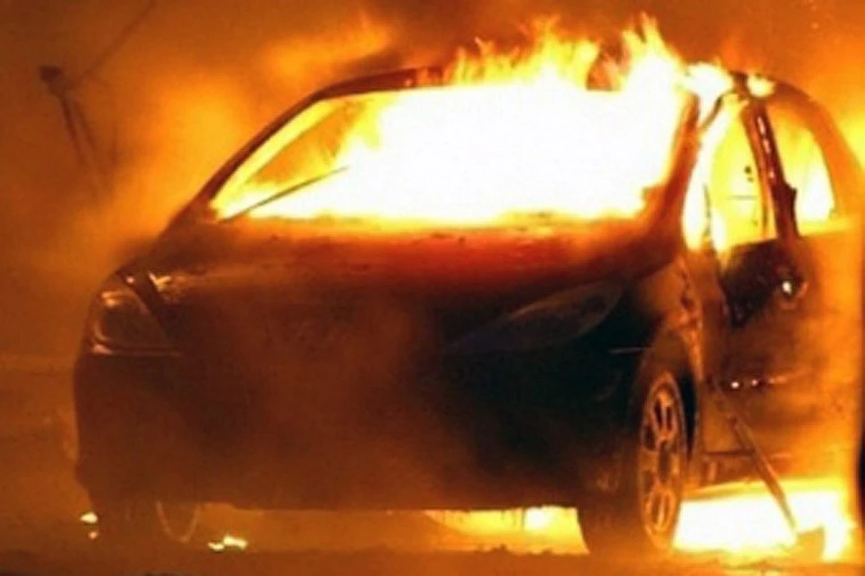 В Дагестане ОМОНовец спас из горящей машины двух человек