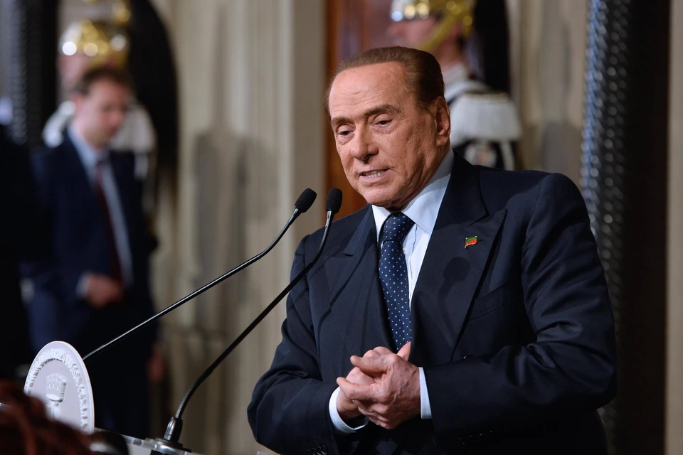 Сильвио Берлускони включился в гонку за пост мэра Неаполя