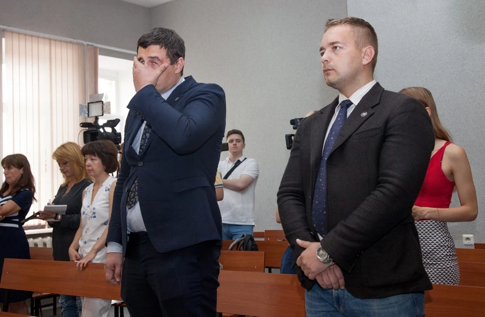 Александр Телепнев (слева) не ожидал реального наказания