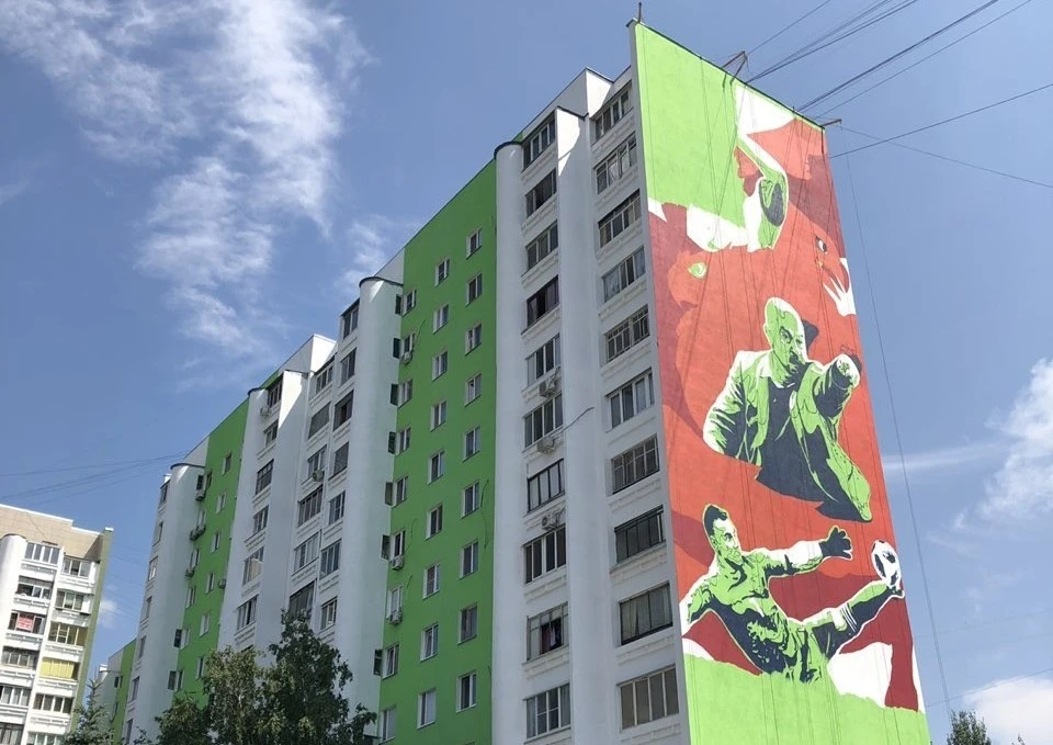 В Самаре на фасаде дома решили нарисовать сразу трех героев матча между Россией и Испанией